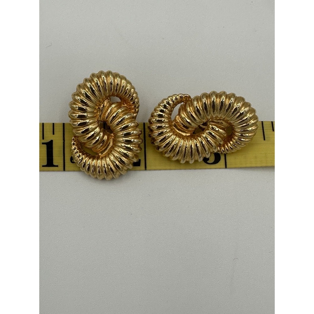 Vintage Unbranded Gold tone Clip Earring - Picture 3 of 3